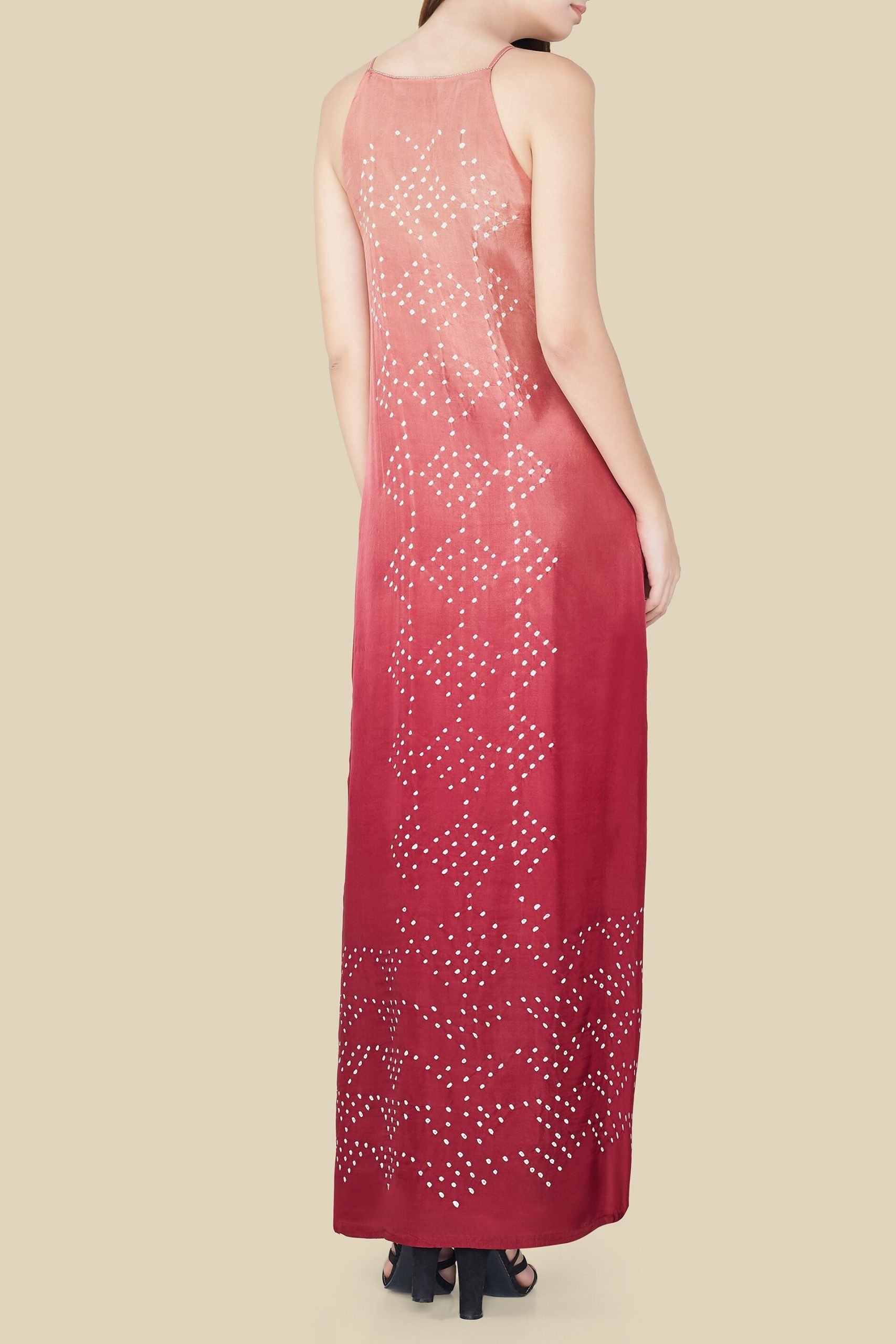 Bandhani tie-dye - printed fabric - natural color dye - bandhani craft - grassroot - anita dongre - sustainable fashion - slow fashion - artisan crafted - charu creation blog - charu - fabric retailer
